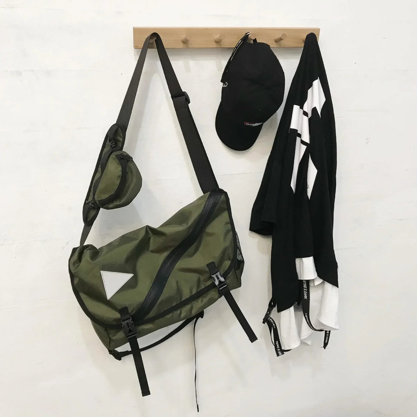 Nylon Retro Messenger Bag – Unisex Campus Shoulder Bag for Outdoor Use